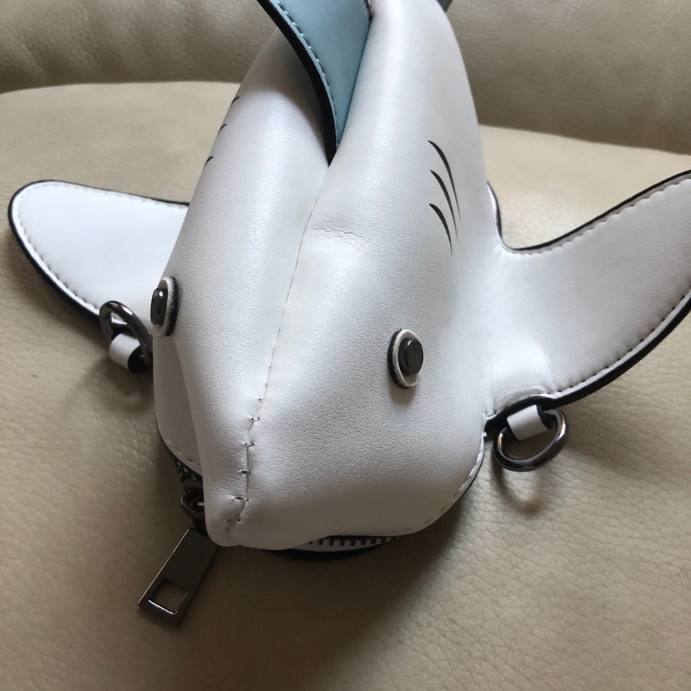 Adorable Great White Shark 🦈 bag - Picture 3 of 6